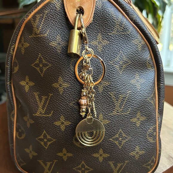 New GOLD CIRCLE Bag Charm Gold Tone - Picture 7 of 8